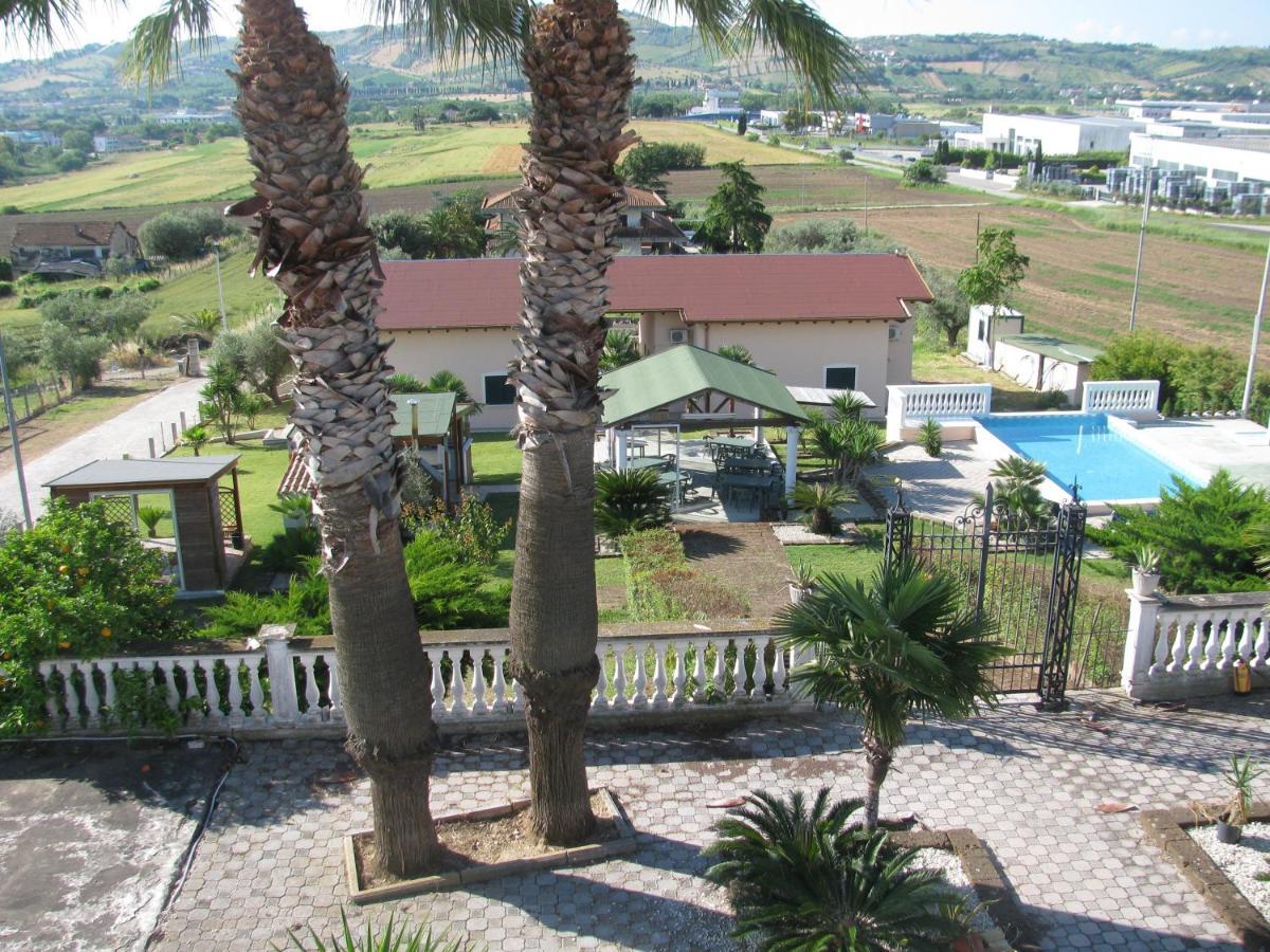 Residence Il Villaggio Del Re 克若伯里 外观 照片