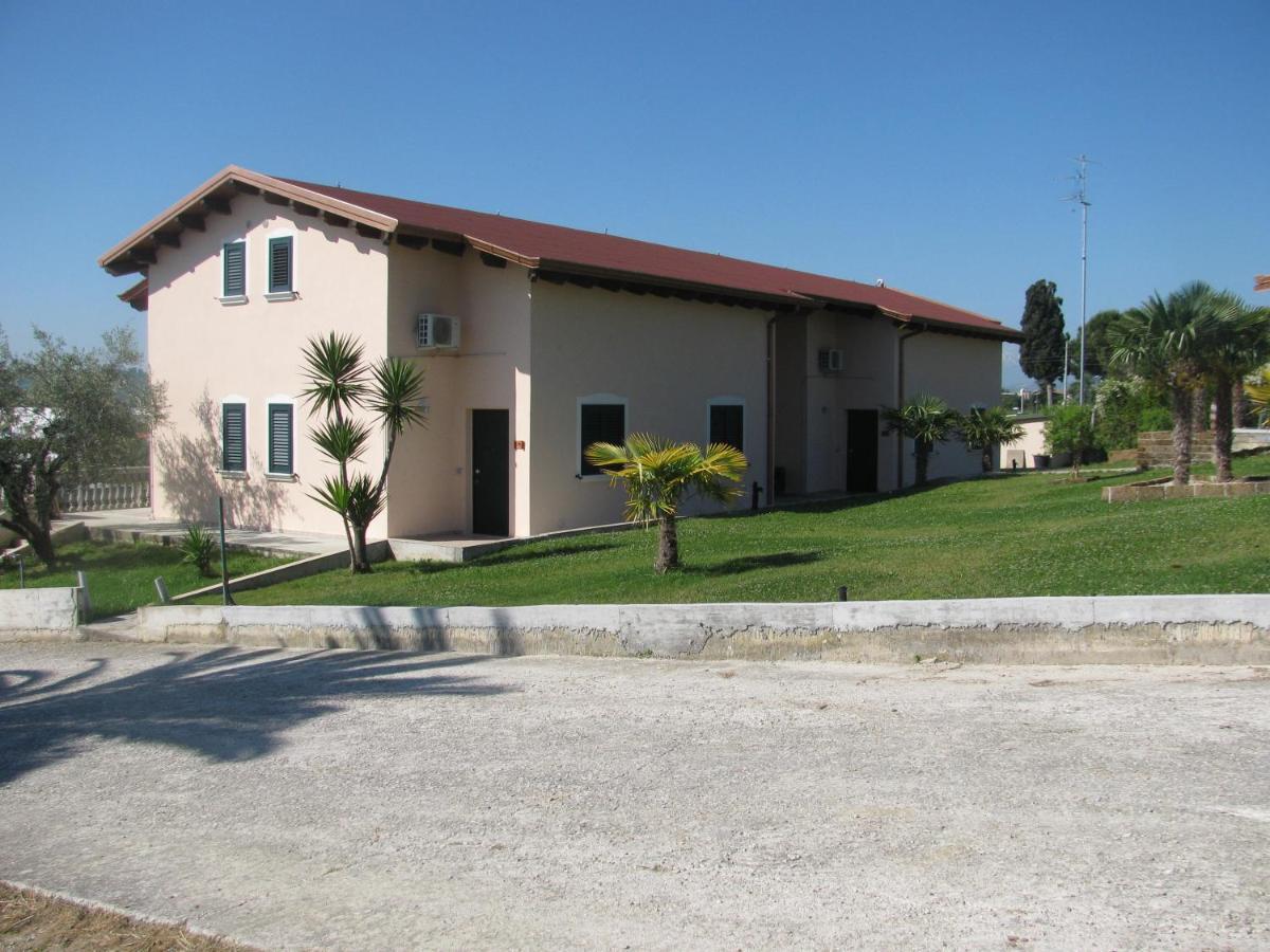 Residence Il Villaggio Del Re 克若伯里 外观 照片