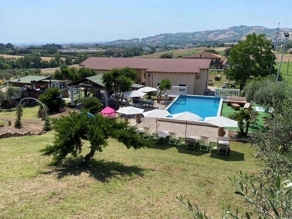 Residence Il Villaggio Del Re 克若伯里 外观 照片
